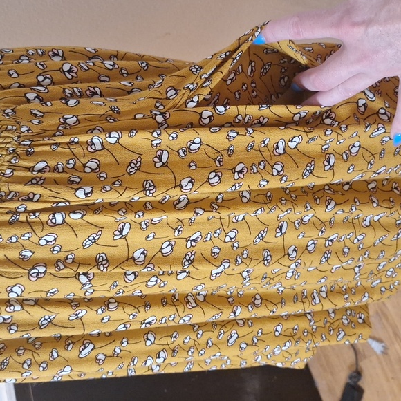 Gorgeous Yellow Mini Dress (with pockets) - Picture 11 of 12